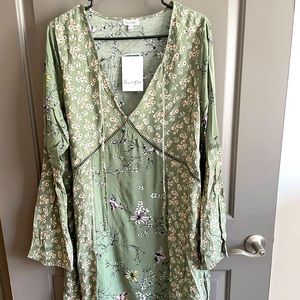 NWT Green print long-sleeved dress